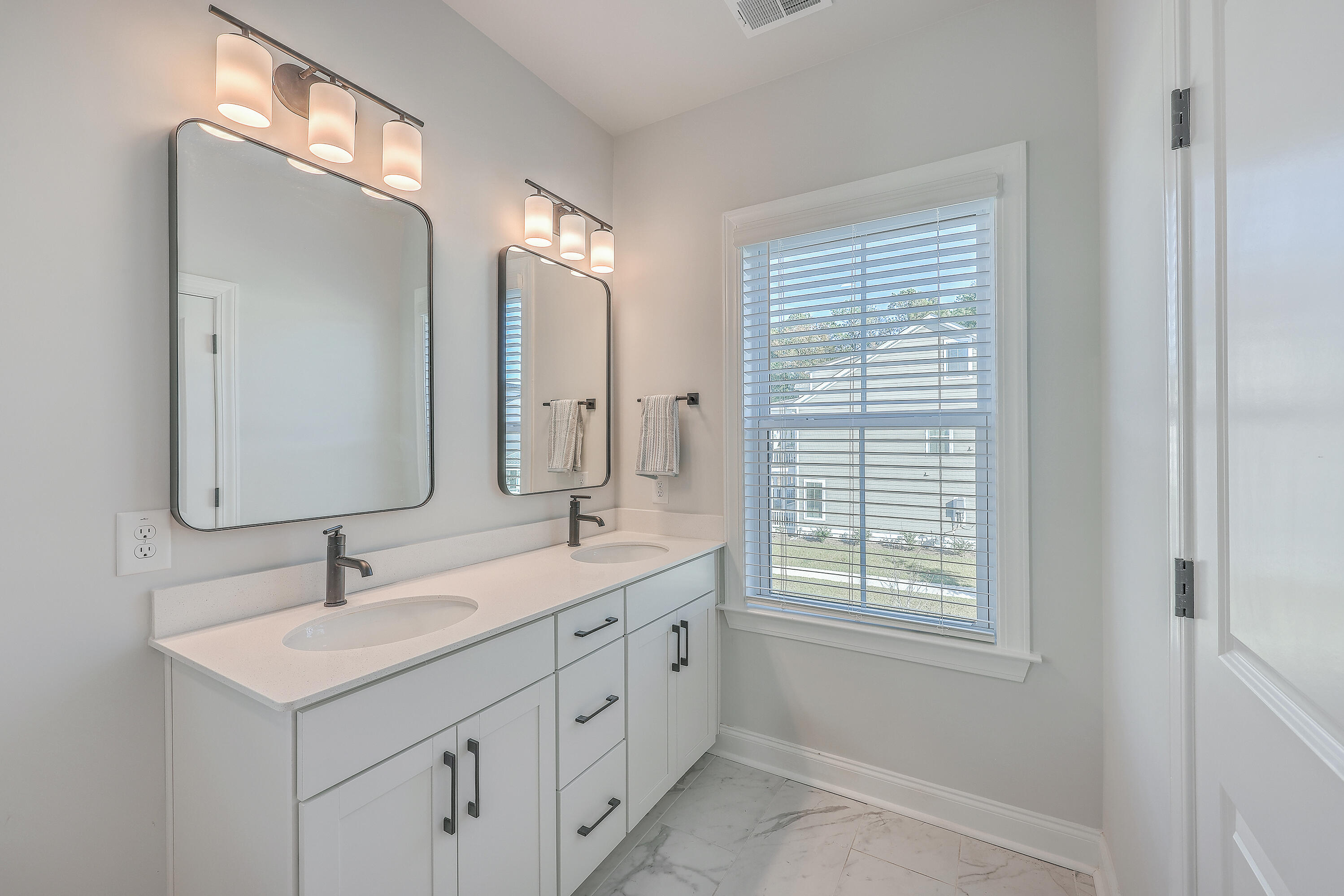 1225 Crooked Oak Road Charleston, SC 29492 - Photo 19 of 32 Primary Bath