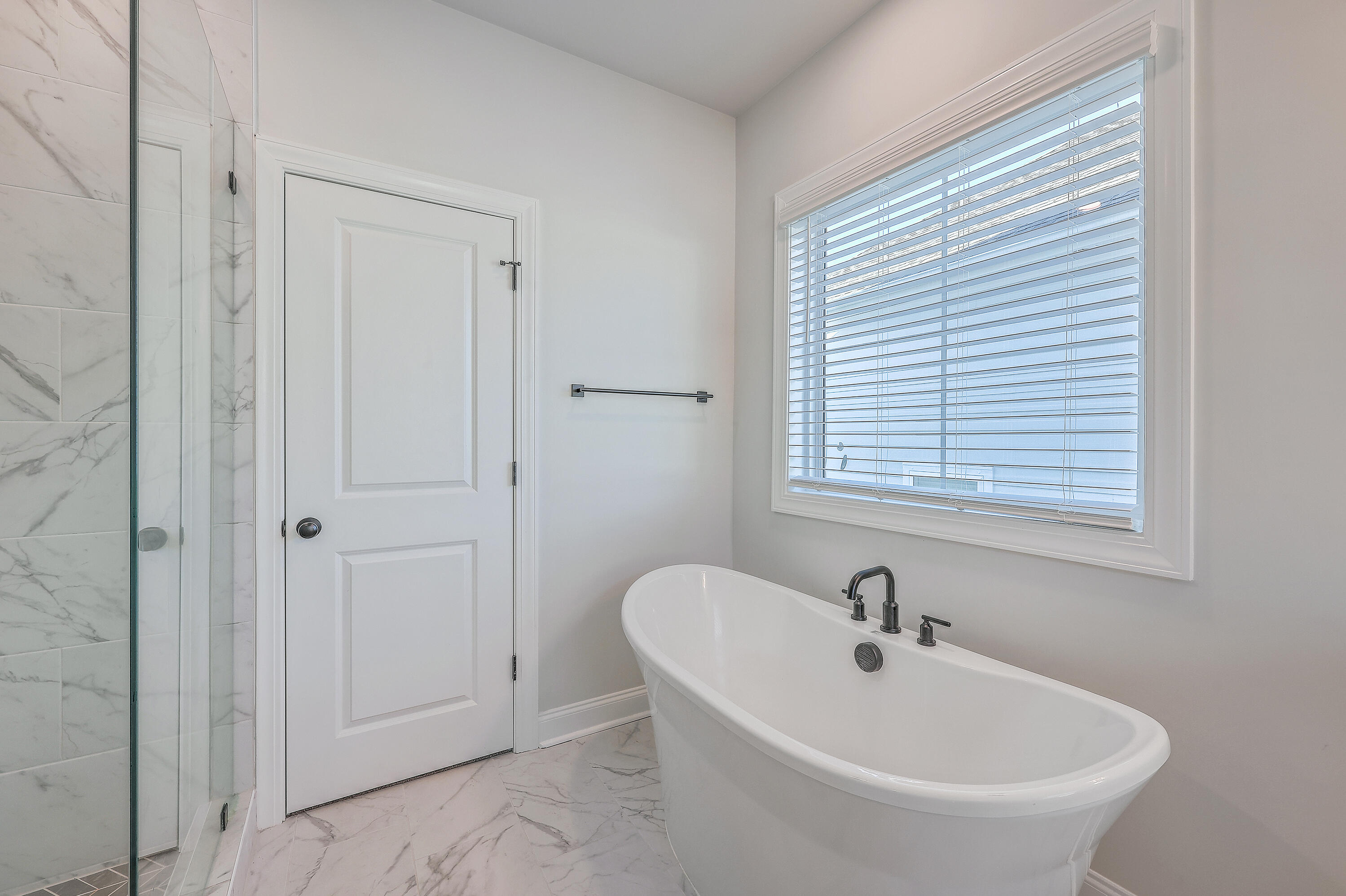 1225 Crooked Oak Road Charleston, SC 29492 - Photo 20 of 32 Primary Bath