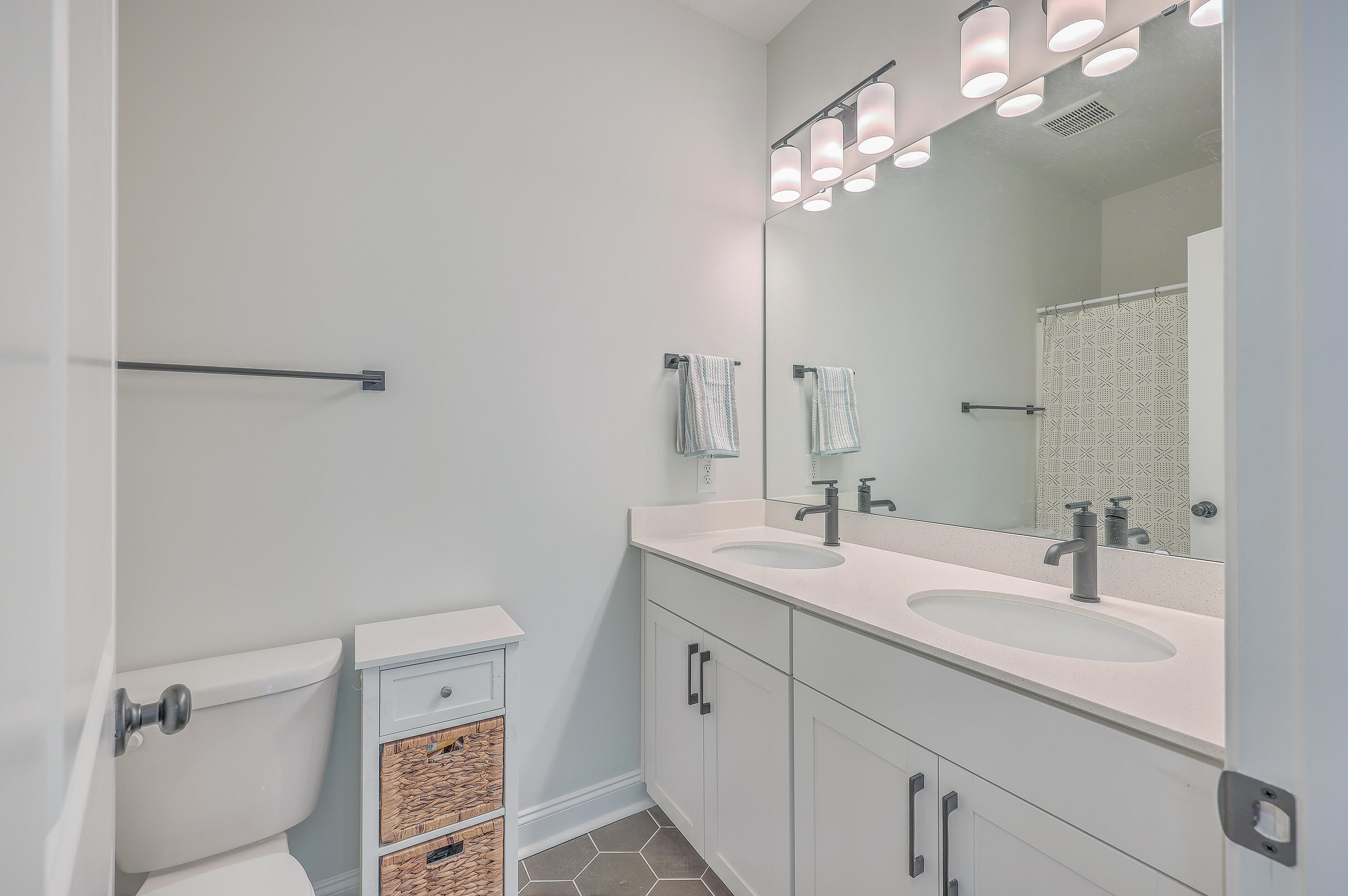 1225 Crooked Oak Road Charleston, SC 29492 - Photo 24 of 32 Guest Bath