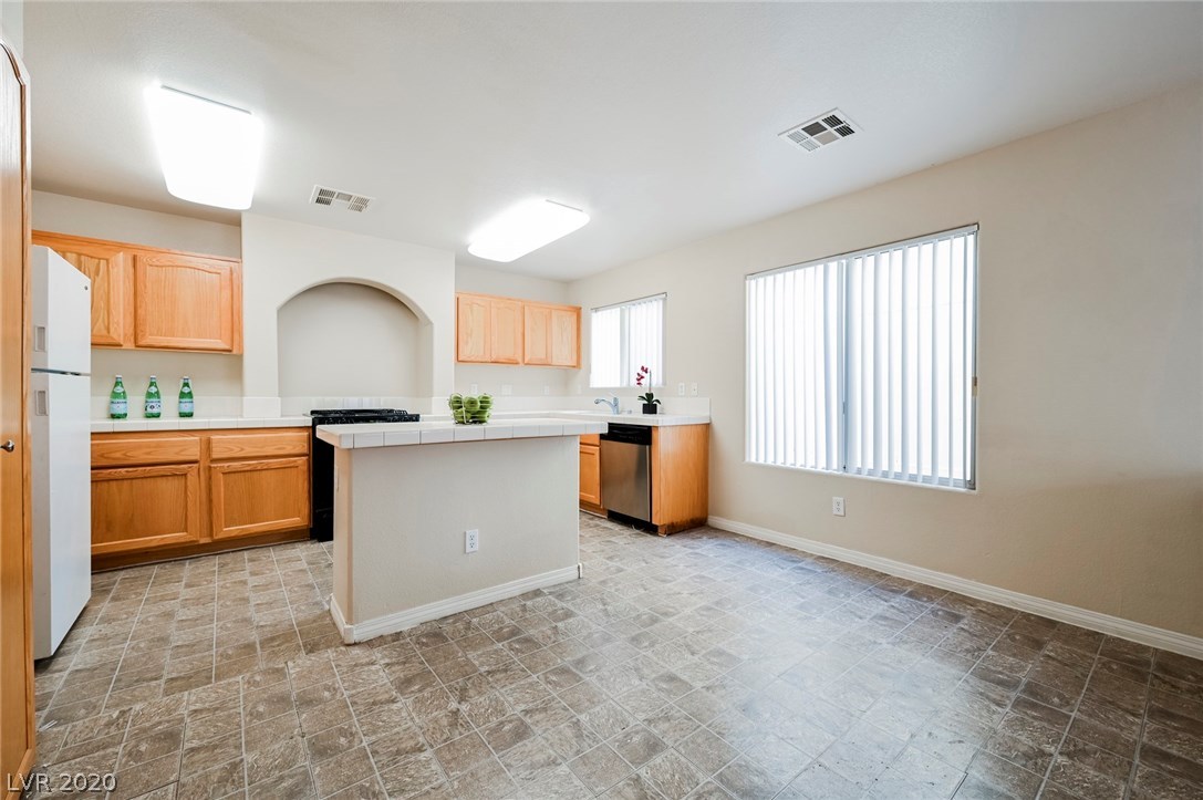 7271 Plantanus Road Las Vegas, NV 89113 - Photo 5 of 25
