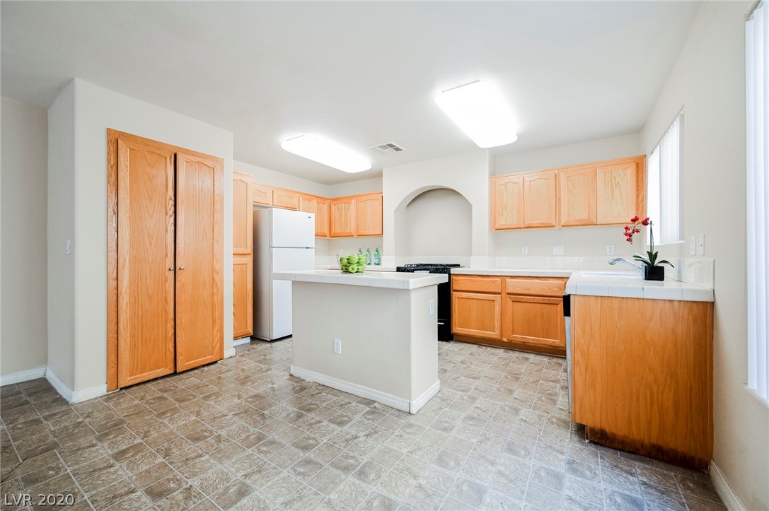 7271 Plantanus Road Las Vegas, NV 89113 - Photo 6 of 25