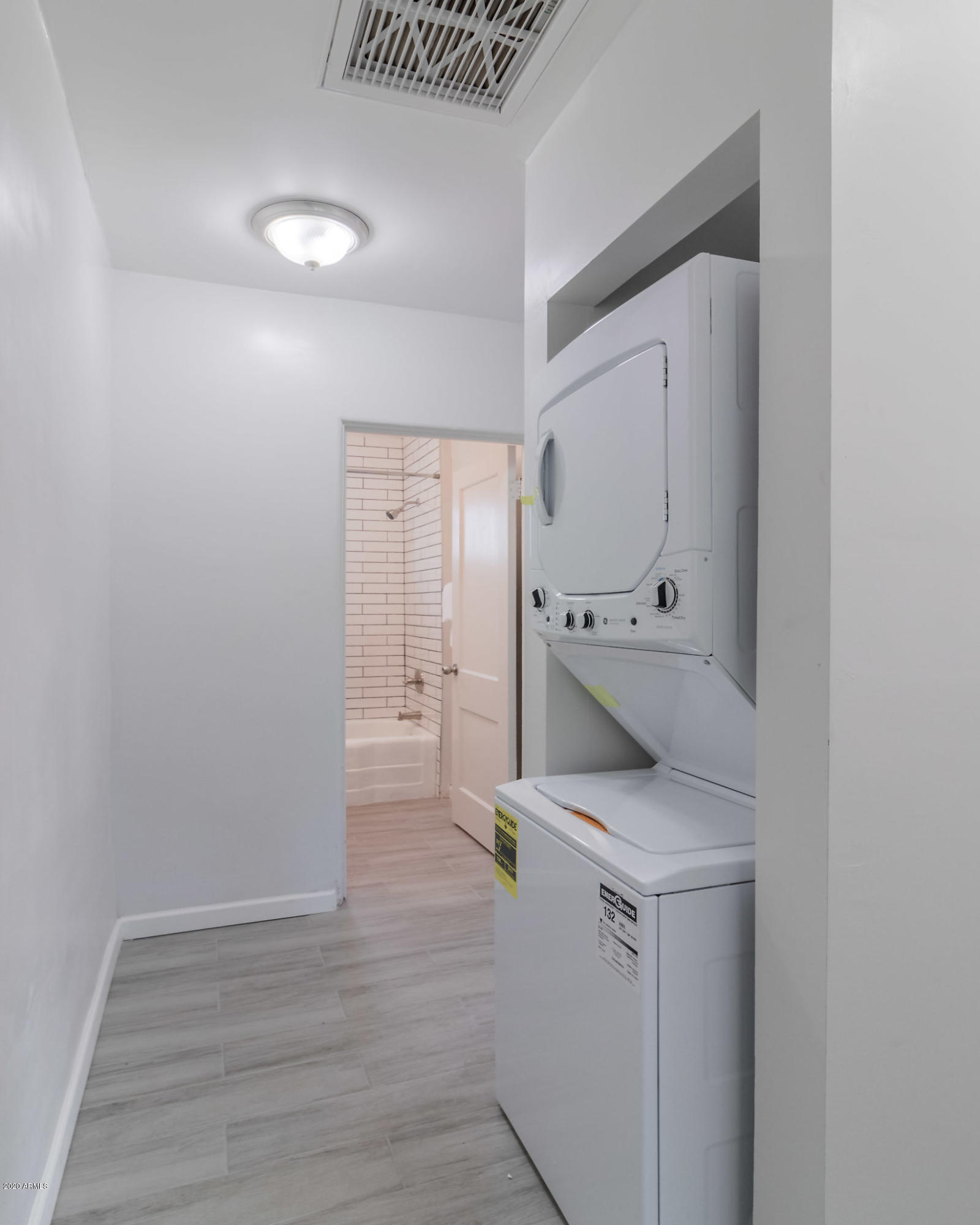 1649 East Oak Street, Unit 8 Phoenix, AZ 85006 - Photo 9 of 12 012-1649EOakSTUnit1-Phoenix-AZ-85006-sma