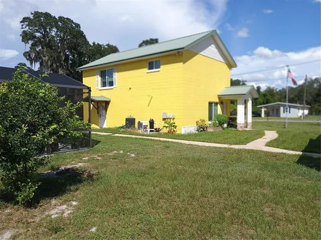a view of outdoor space yard and balcony