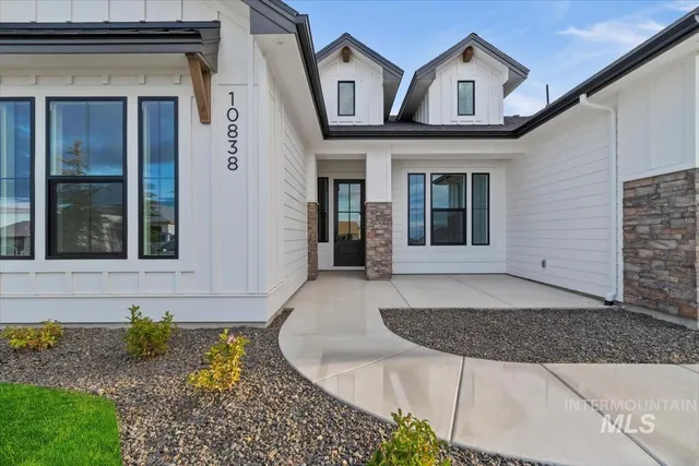 $649,880 | 105 South Sunniva Avenue, Kuna, ID 83634