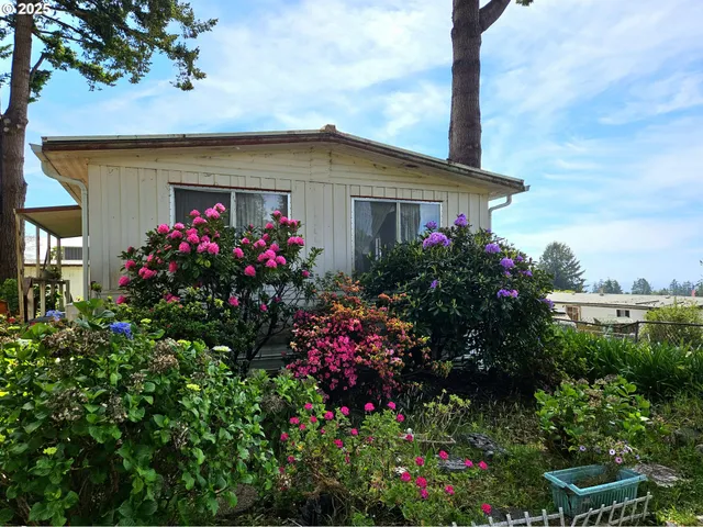 $85,000 | 16427 Vista Hills Drive, Unit 17, Brookings, OR 97415