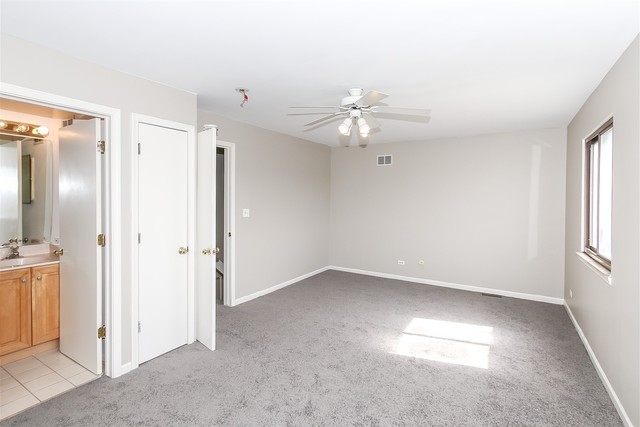 732 High Ridge Road Roselle, IL 60172 - Photo 14 of 25