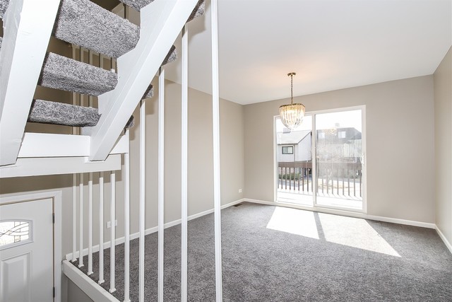 732 High Ridge Road Roselle, IL 60172 - Photo 3 of 25