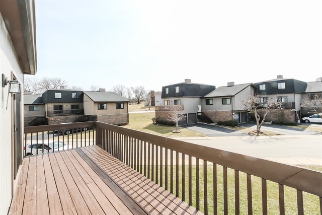 732 High Ridge Road Roselle, IL 60172 - Photo 4 of 25