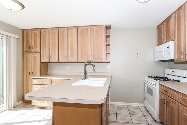 732 High Ridge Road Roselle, IL 60172 - Photo 5 of 25