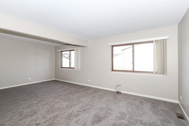 732 High Ridge Road Roselle, IL 60172 - Photo 8 of 25
