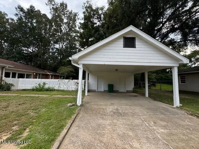 $297,000 | 218 Lower Woodville Road, Natchez, MS 39120