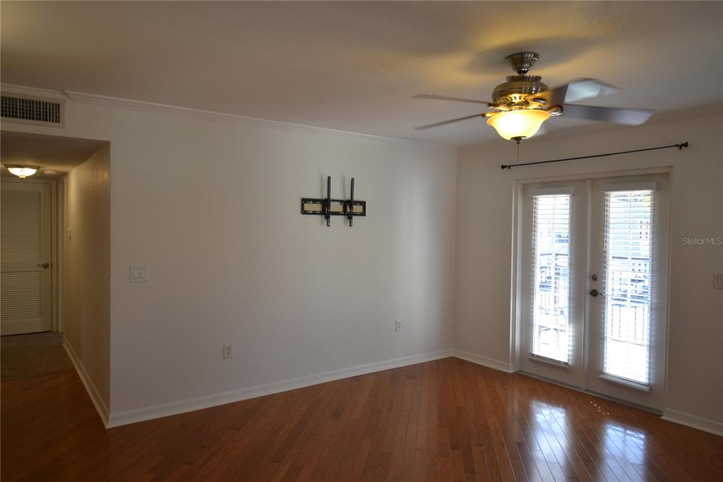 718 Lyndhurst Street, Unit 922 Dunedin, FL 34698 - Photo 12 of 39 a view of an empty room with a window