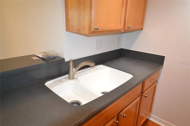 a close view of sink