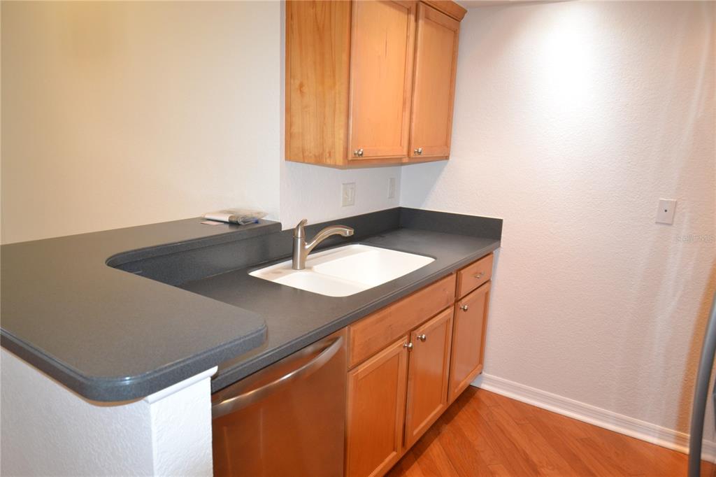 718 Lyndhurst Street, Unit 922 Dunedin, FL 34698 - Photo 7 of 39 a bathroom with a sink and a mirror