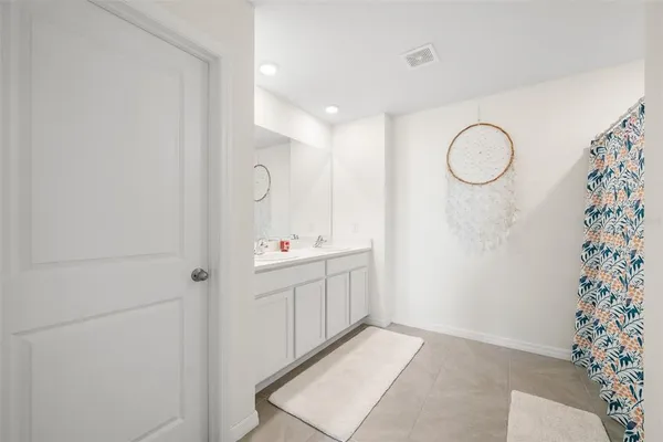 $2,600 | 24672 Northwest 11th Place, Newberry, FL 32669