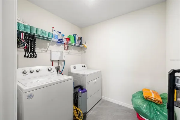 $2,600 | 24672 Northwest 11th Place, Newberry, FL 32669