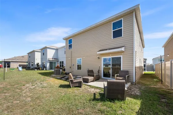 $2,600 | 24672 Northwest 11th Place, Newberry, FL 32669