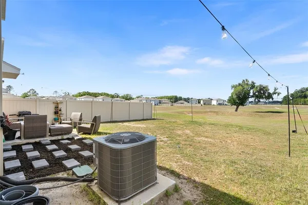 $2,600 | 24672 Northwest 11th Place, Newberry, FL 32669