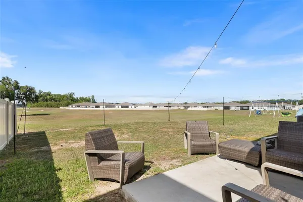 $2,600 | 24672 Northwest 11th Place, Newberry, FL 32669