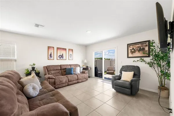 $2,600 | 24672 Northwest 11th Place, Newberry, FL 32669