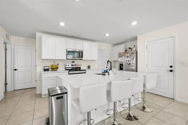 $2,600 | 24672 Northwest 11th Place, Newberry, FL 32669