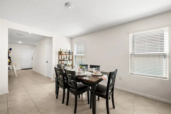 $2,600 | 24672 Northwest 11th Place, Newberry, FL 32669