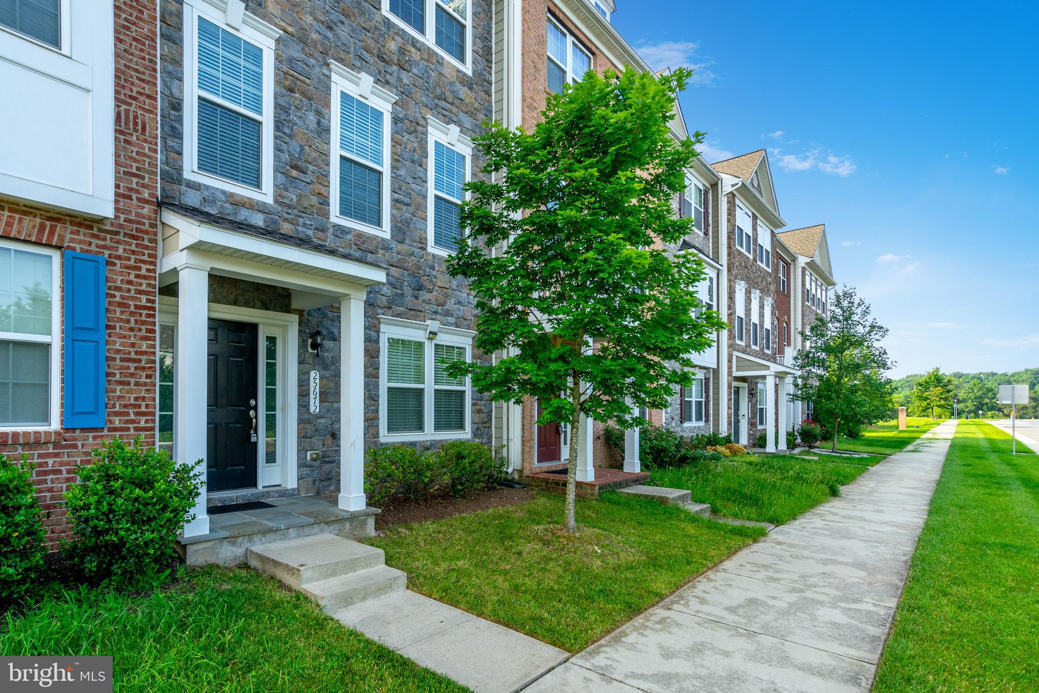 25672 Pleasant Valley Road Chantilly, VA 20152 - Photo 4 of 70 Gallery Image 4