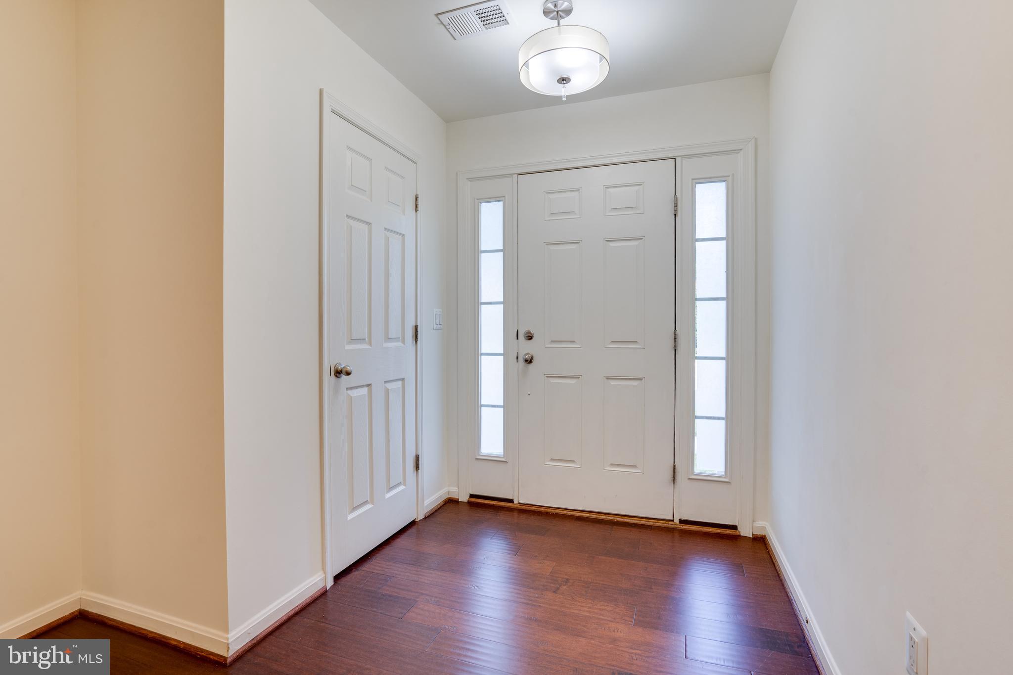 25672 Pleasant Valley Road Chantilly, VA 20152 - Photo 5 of 70 Gallery Image 5