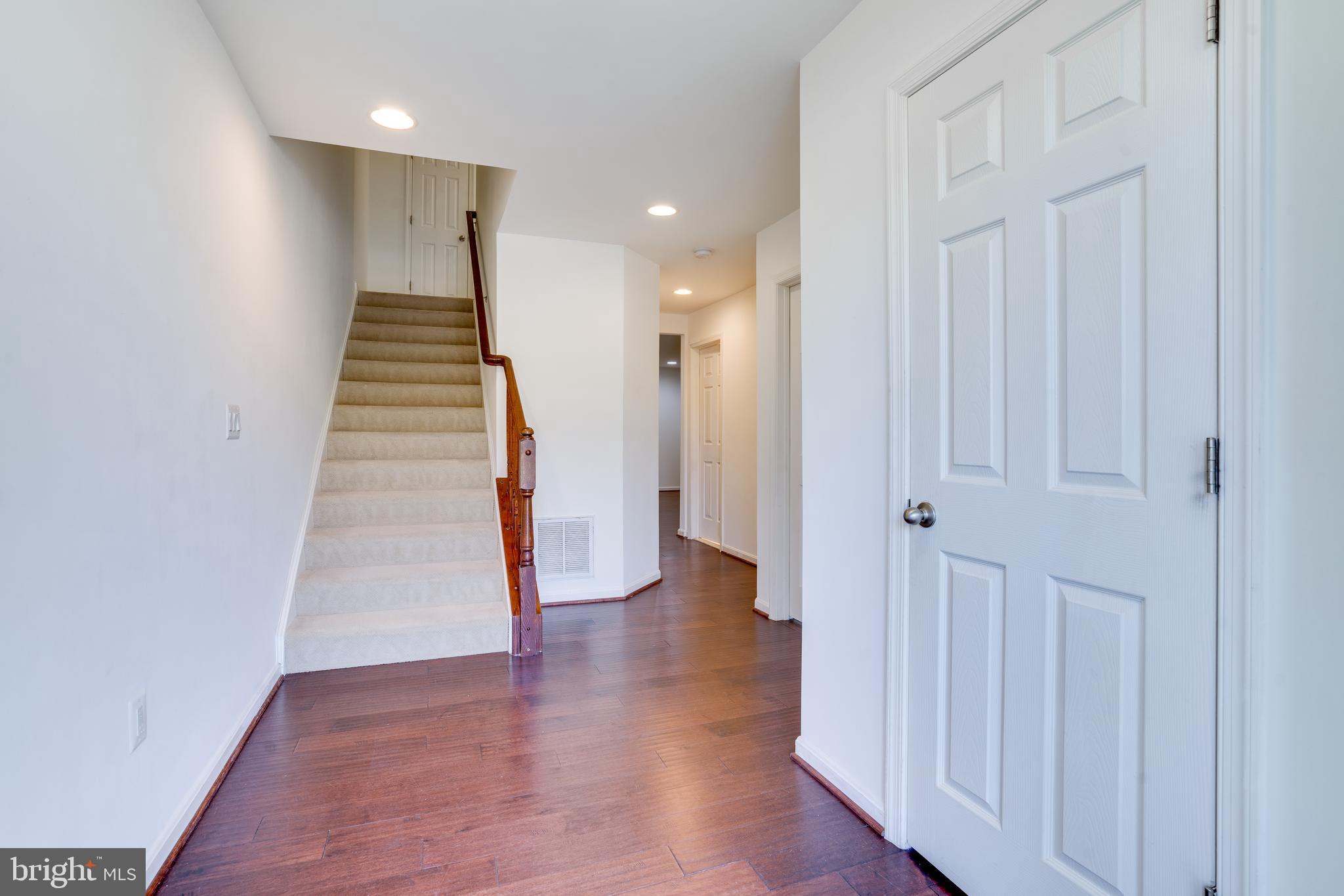 25672 Pleasant Valley Road Chantilly, VA 20152 - Photo 6 of 70 Gallery Image 6