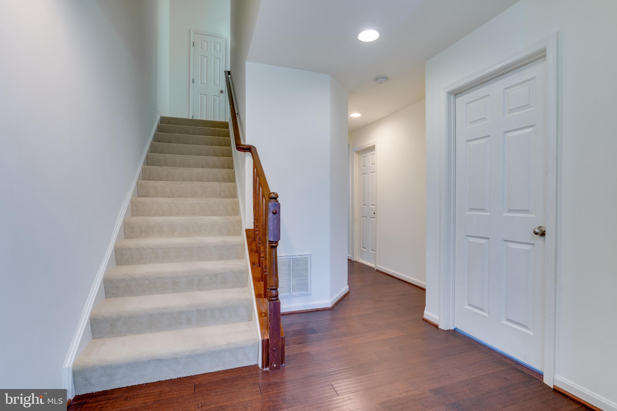25672 Pleasant Valley Road Chantilly, VA 20152 - Photo 7 of 70 Gallery Image 7