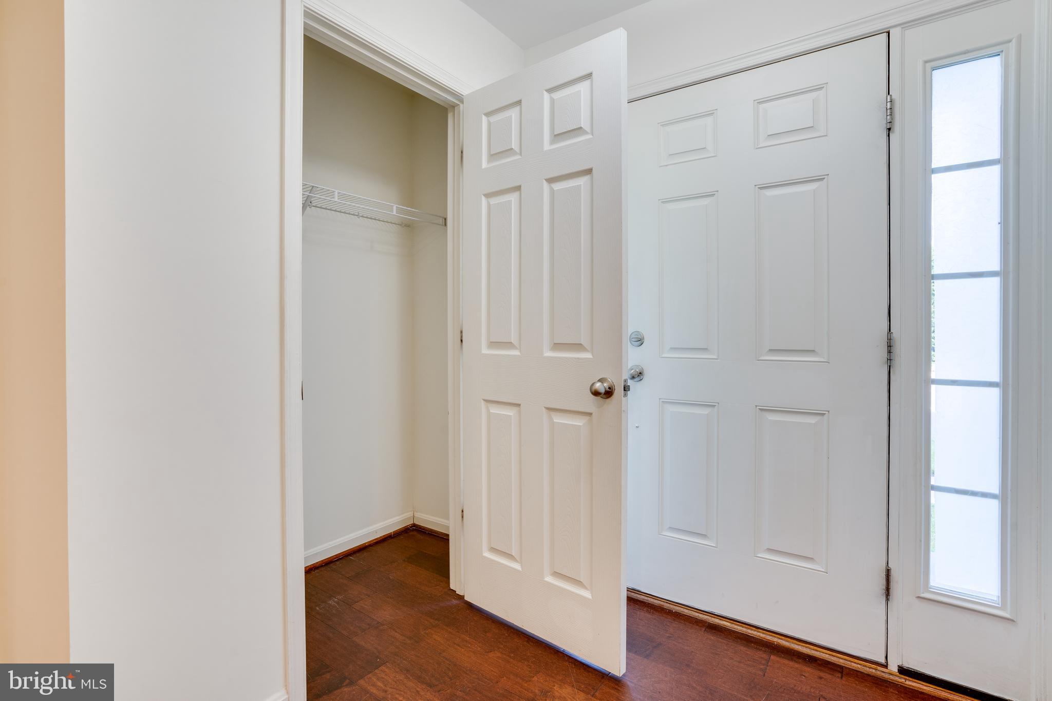 25672 Pleasant Valley Road Chantilly, VA 20152 - Photo 8 of 70 Gallery Image 8