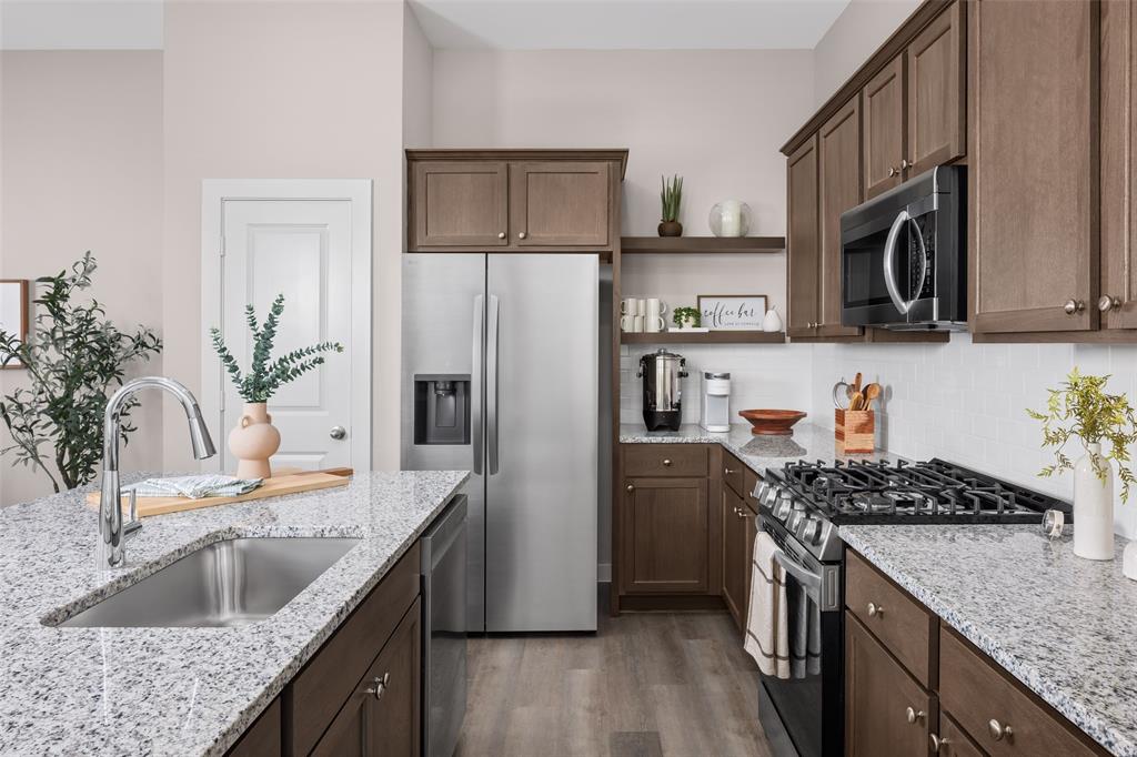 4304 Stonybrook Road Arlington, TX 76005 - Photo 3 of 17