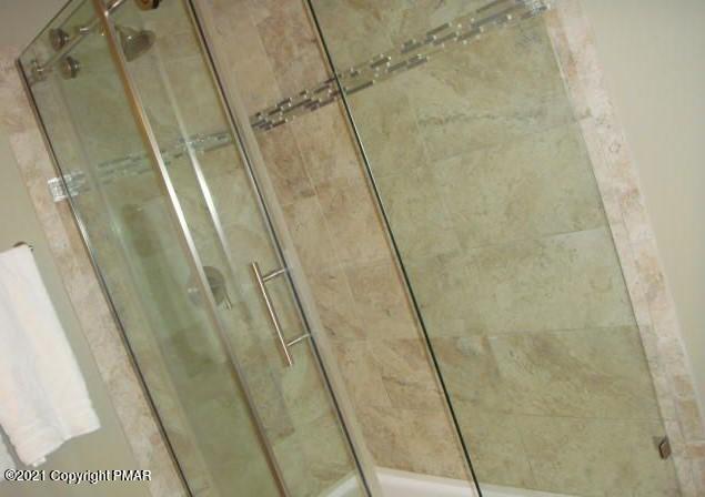157 Canterbury Road Bushkill, PA 18324 - Photo 17 of 24 17-Master Bathroom