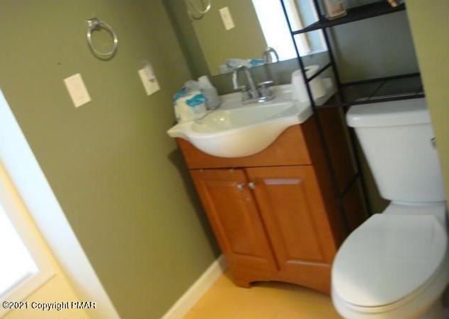 157 Canterbury Road Bushkill, PA 18324 - Photo 7 of 24 7-Bathroom 2