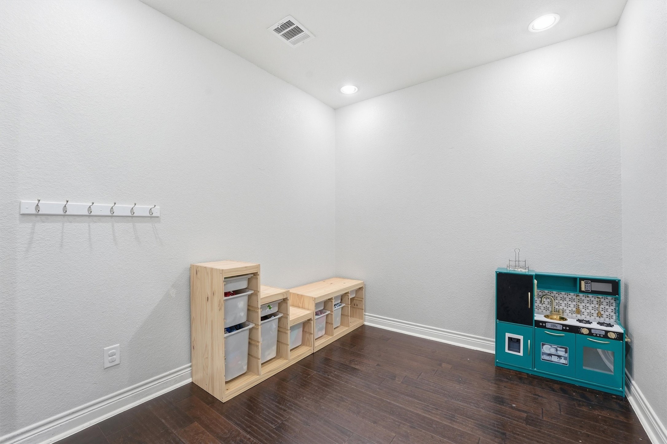 205 Kingspoint Conroe, TX 77356 - Photo 17 of 29 Flex room
