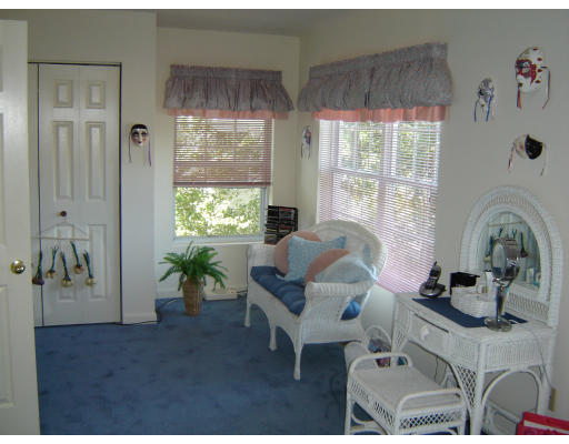 11 Rhodes Lane Foxboro, MA 02035 - Photo 7 of 8 Gallery Image 7