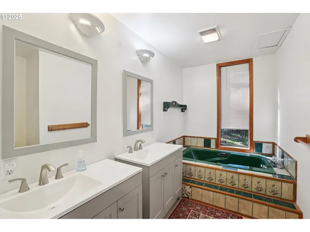 $890,000 | 16110 Northeast 187th Avenue, Brush Prairie, WA 98606