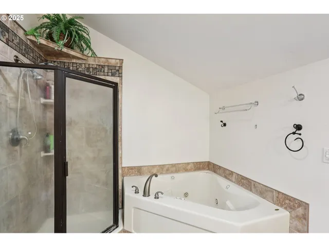 $890,000 | 16110 Northeast 187th Avenue, Brush Prairie, WA 98606