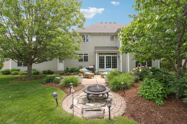 $775,000 | 40-w612 North Blue Lake Circle North, St. Charles, IL 60175
