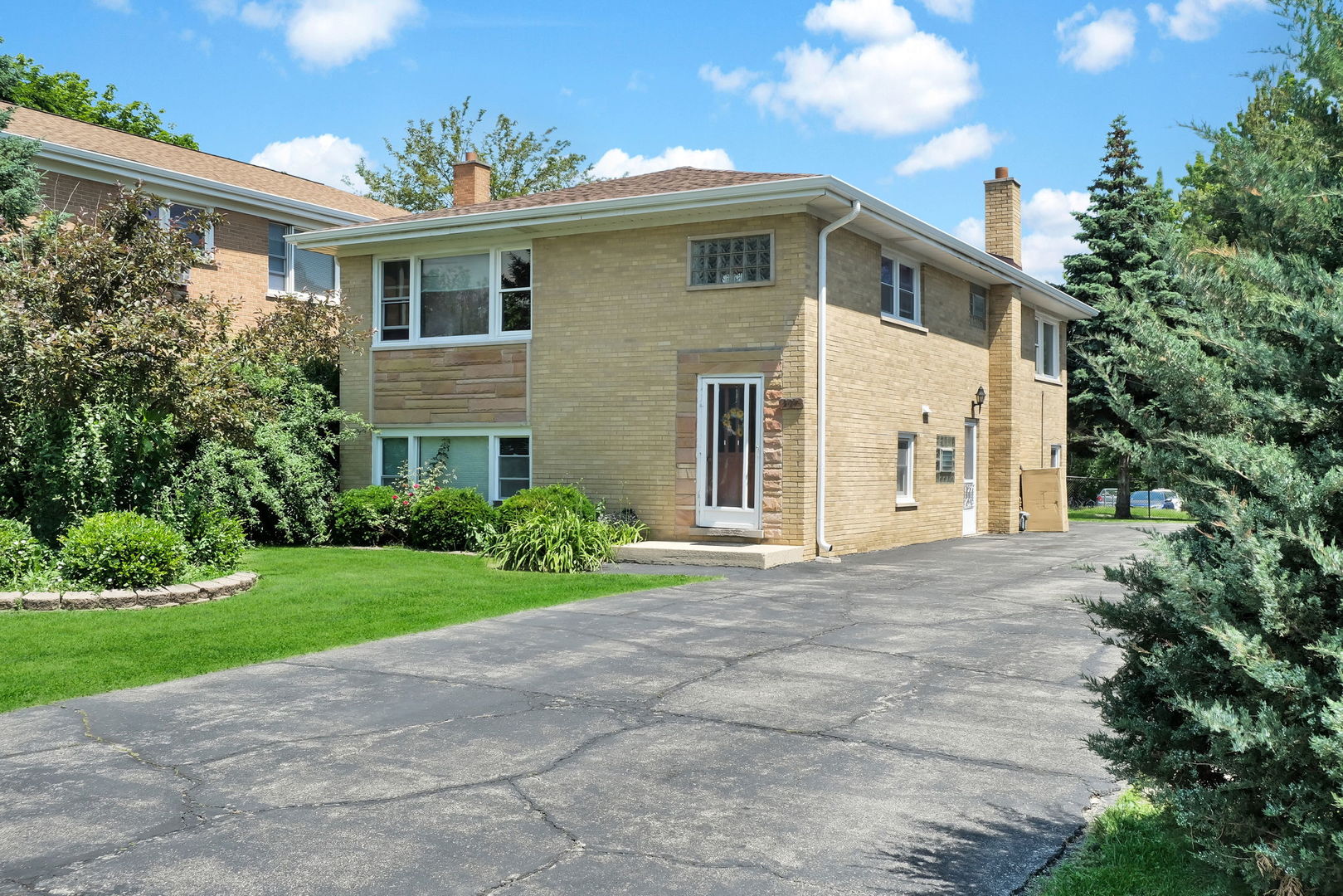 227 Hale Street Addison, IL 60101 - Photo 1 of 43