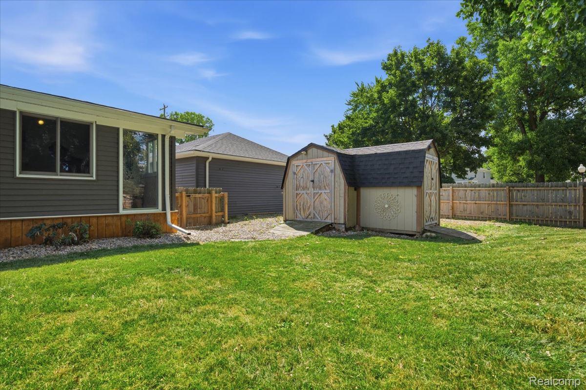 1475 North Irish Road Davison, MI 48423 - Photo 41 of 55 50-1475_N_Irish_057.jpg