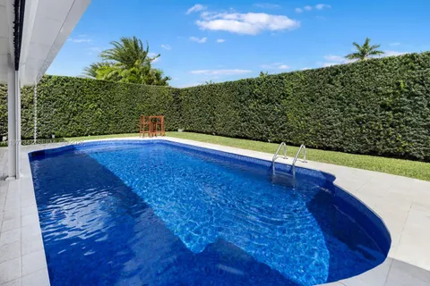 $1,299,000 | 21015 Northeast 19th Court, Miami, FL 33179