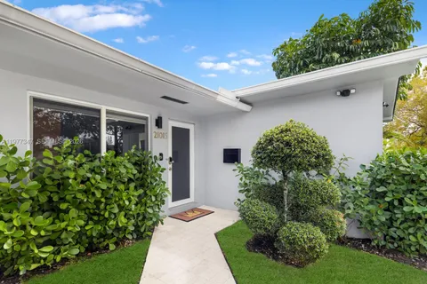 $1,299,000 | 21015 Northeast 19th Court, Miami, FL 33179