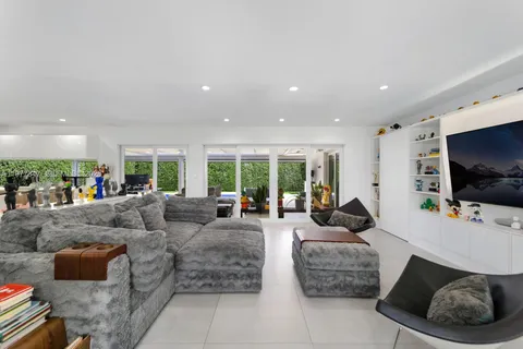 $1,299,000 | 21015 Northeast 19th Court, Miami, FL 33179