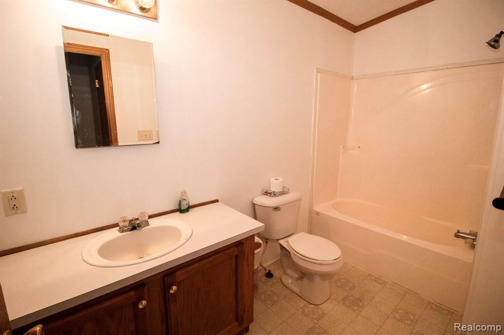 14520 Burt Road Capac, MI 48014 - Photo 13 of 27