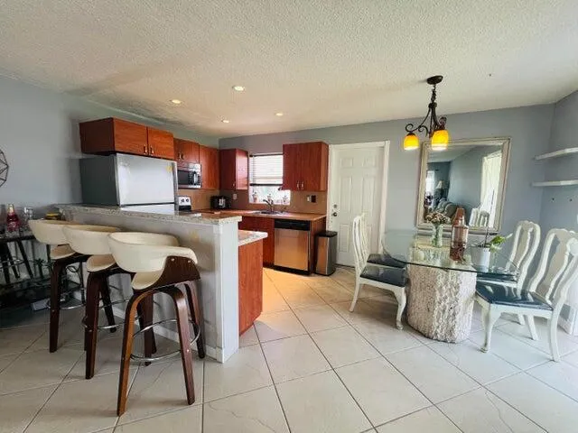 $2,300 | 4301 Northwest 1st Terrace, Pompano Beach, FL 33064
