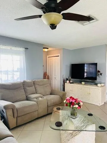 $2,300 | 4301 Northwest 1st Terrace, Pompano Beach, FL 33064