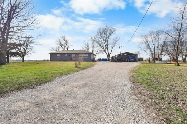 $549,000 | 38080 Osawatomie Road, Osawatomie, KS 66064