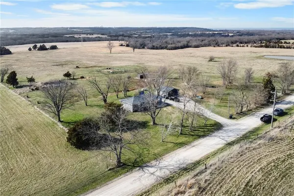 $549,000 | 38080 Osawatomie Road, Osawatomie, KS 66064
