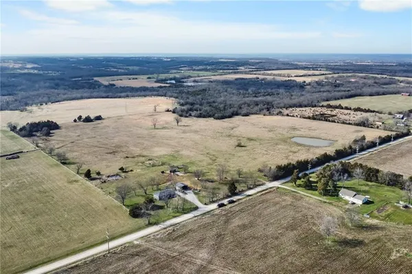 $549,000 | 38080 Osawatomie Road, Osawatomie, KS 66064